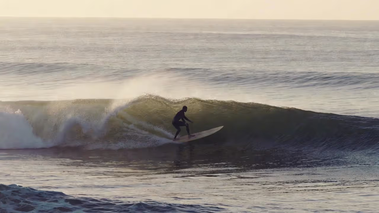 Cross-stepping defines traditional longboard style